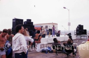 1983_santa_monica_pier_concert_01